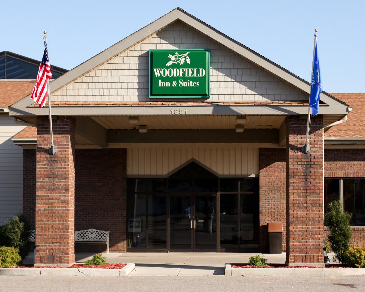 Woodfield Inn & Suites Marshfield Lobby Entrance