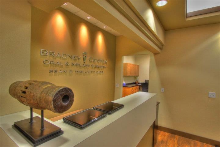 Bradney Center : Aesthetic Oral Surgery