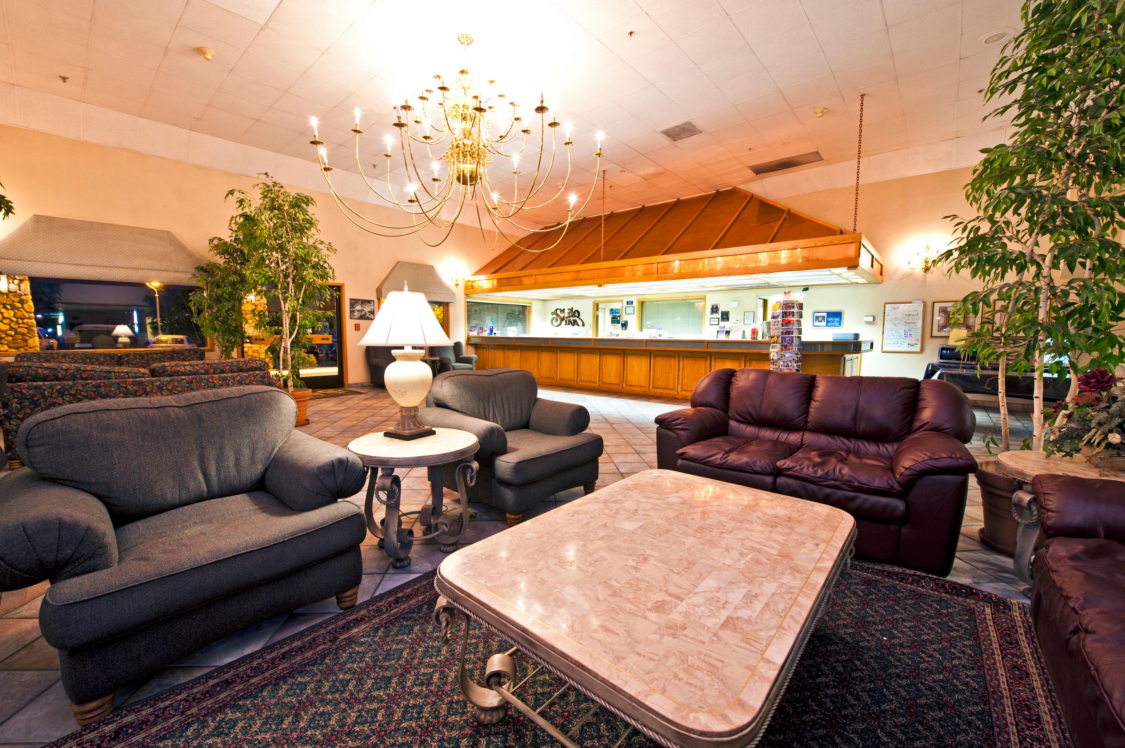 Shilo Inns Oakhurst Hotel Lobby