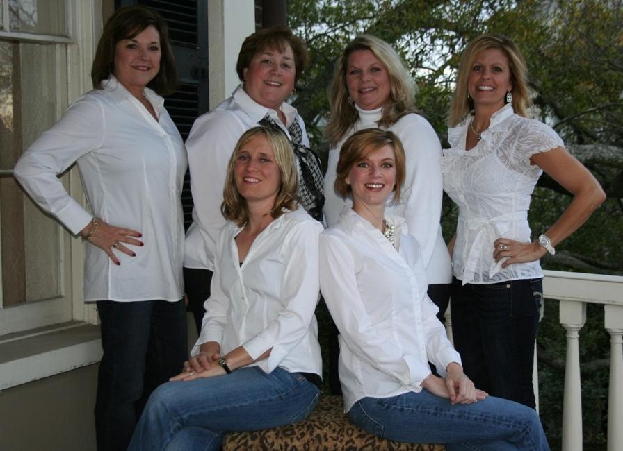 The dental team of Dr. Traci Lennon