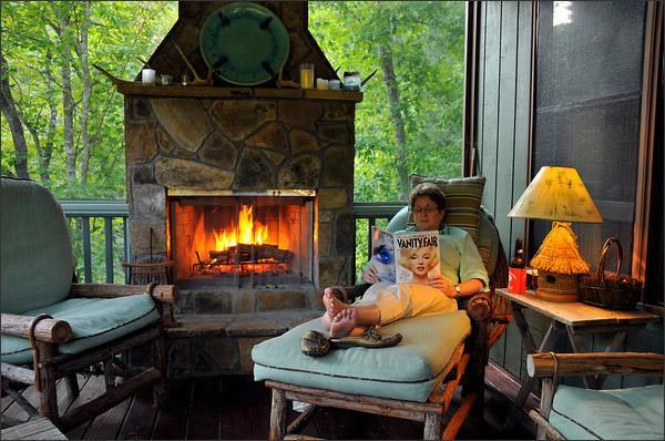 Porch off the Livingroom overlooking the river.