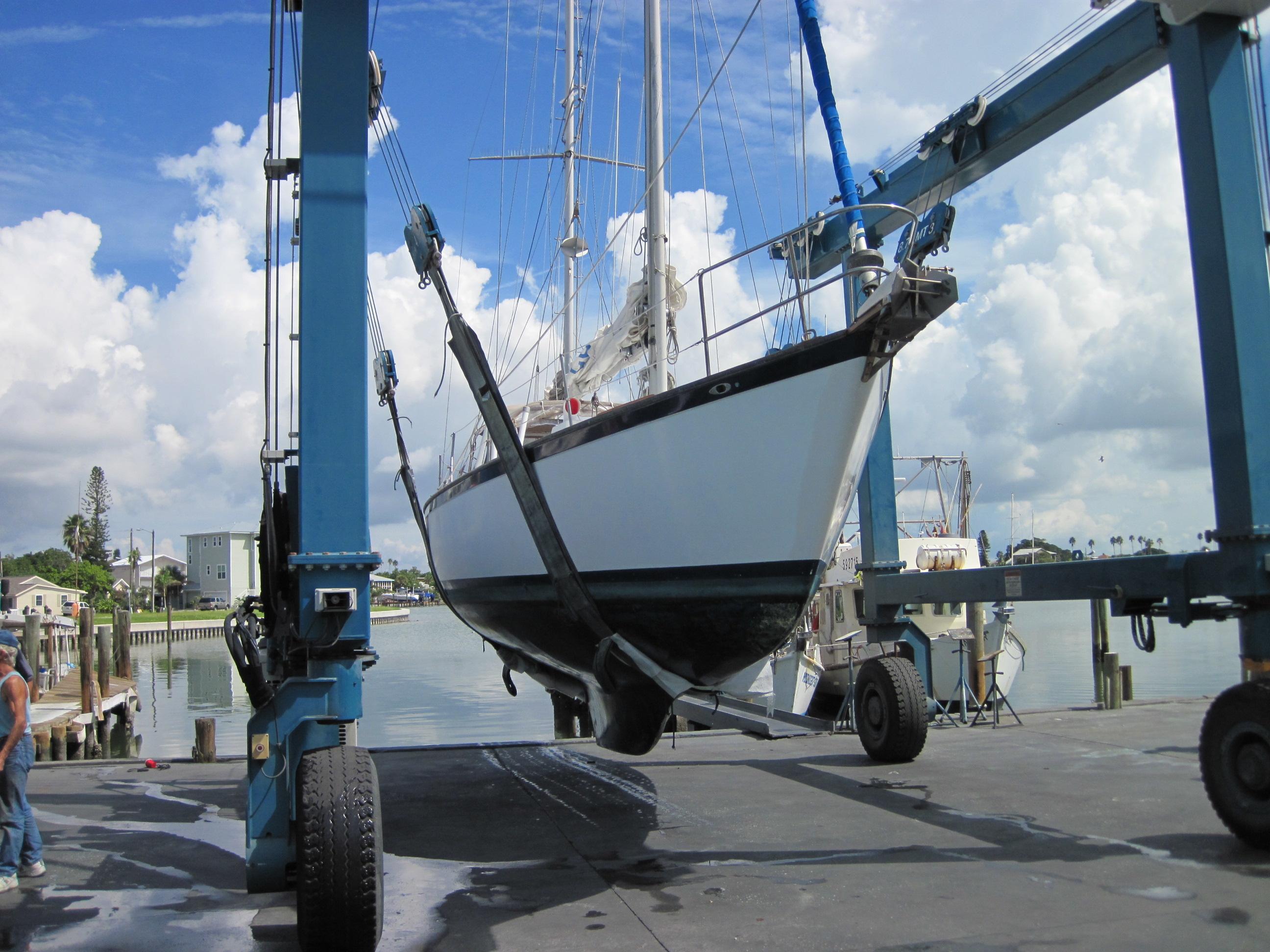 1977 36' Pearson Ketch during hull inspection