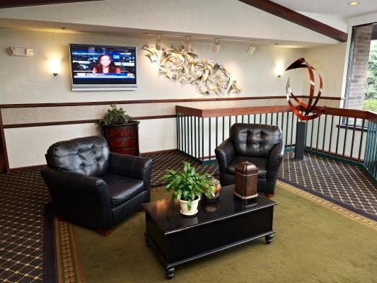 LivINN Hotel Fridley Lobby