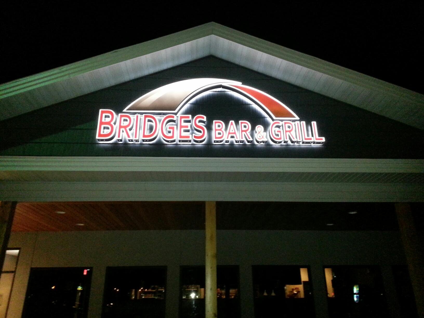 Bridges Bar & Grill - connected to AmericInn