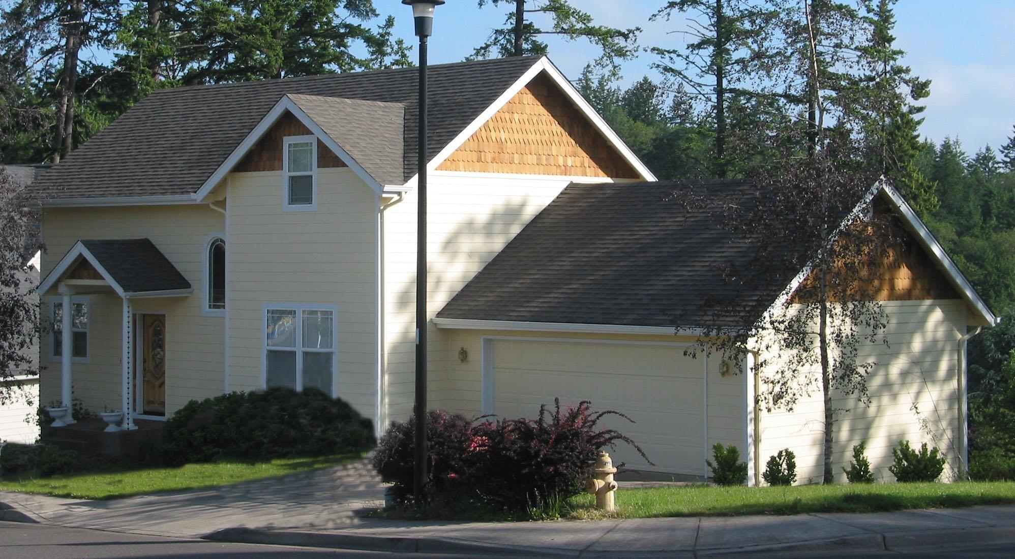 Residential - HardiePlank/Cedar Shingles