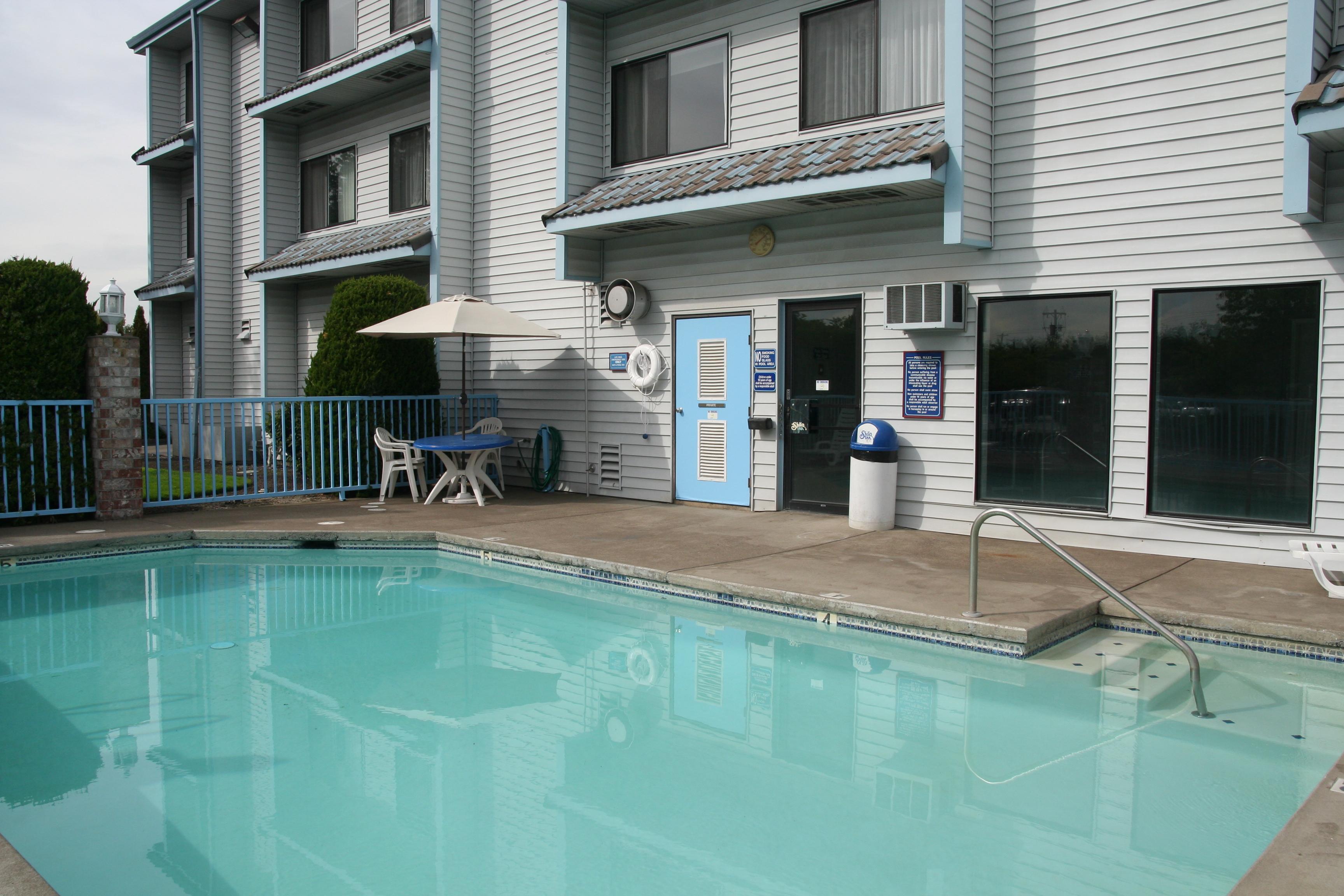 Shilo Inns Newberg Hotel Pool