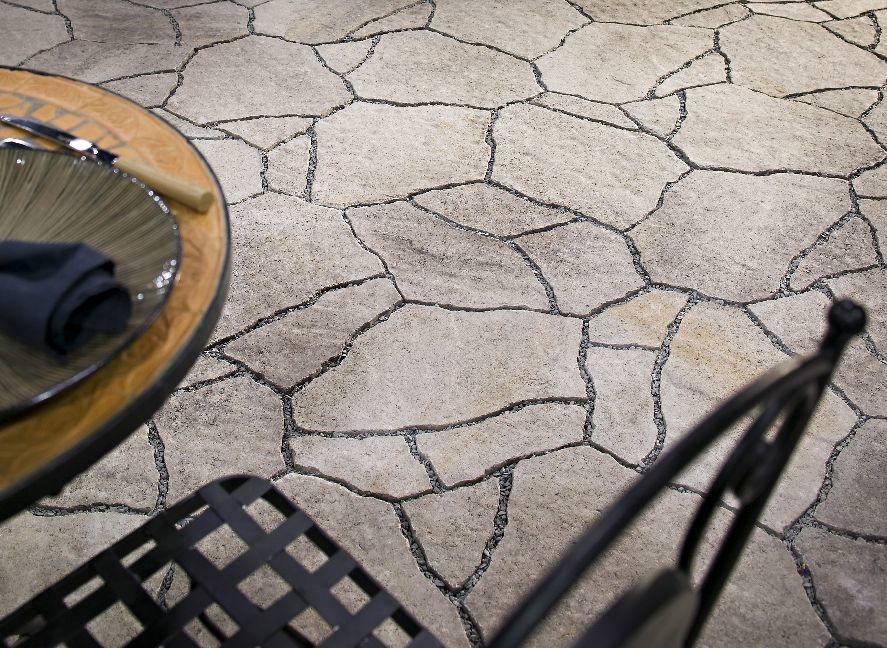 Patio with Flagstone!