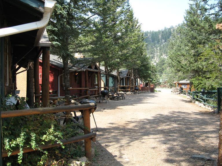 Rustic River Cabins right on the Big Thompson River