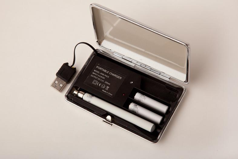 E-Cigarette Carrying Case with Built In Charger