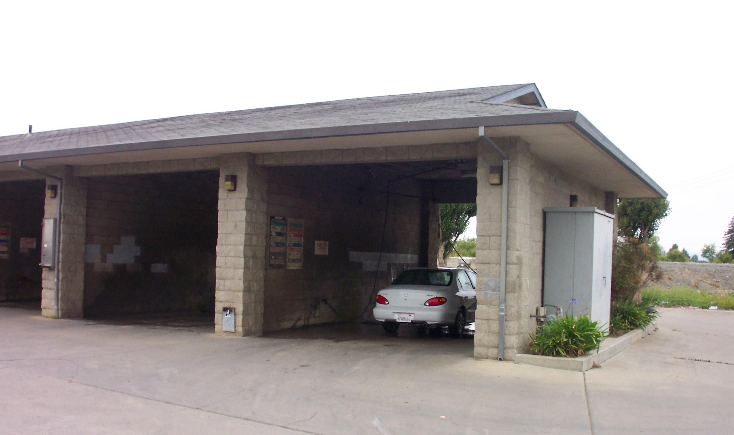 Manual car wash bay