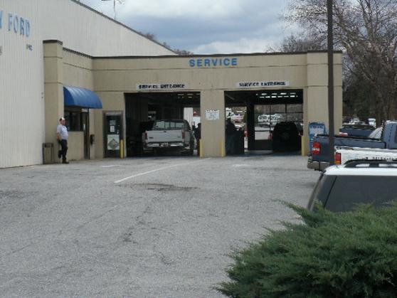 Vic Bailey Ford Lincoln Service Entrance