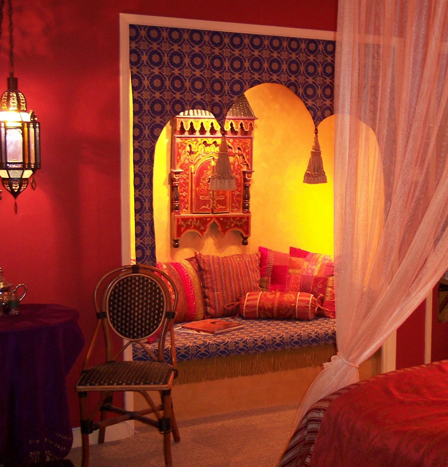 A Guestroom at the El Morocco!