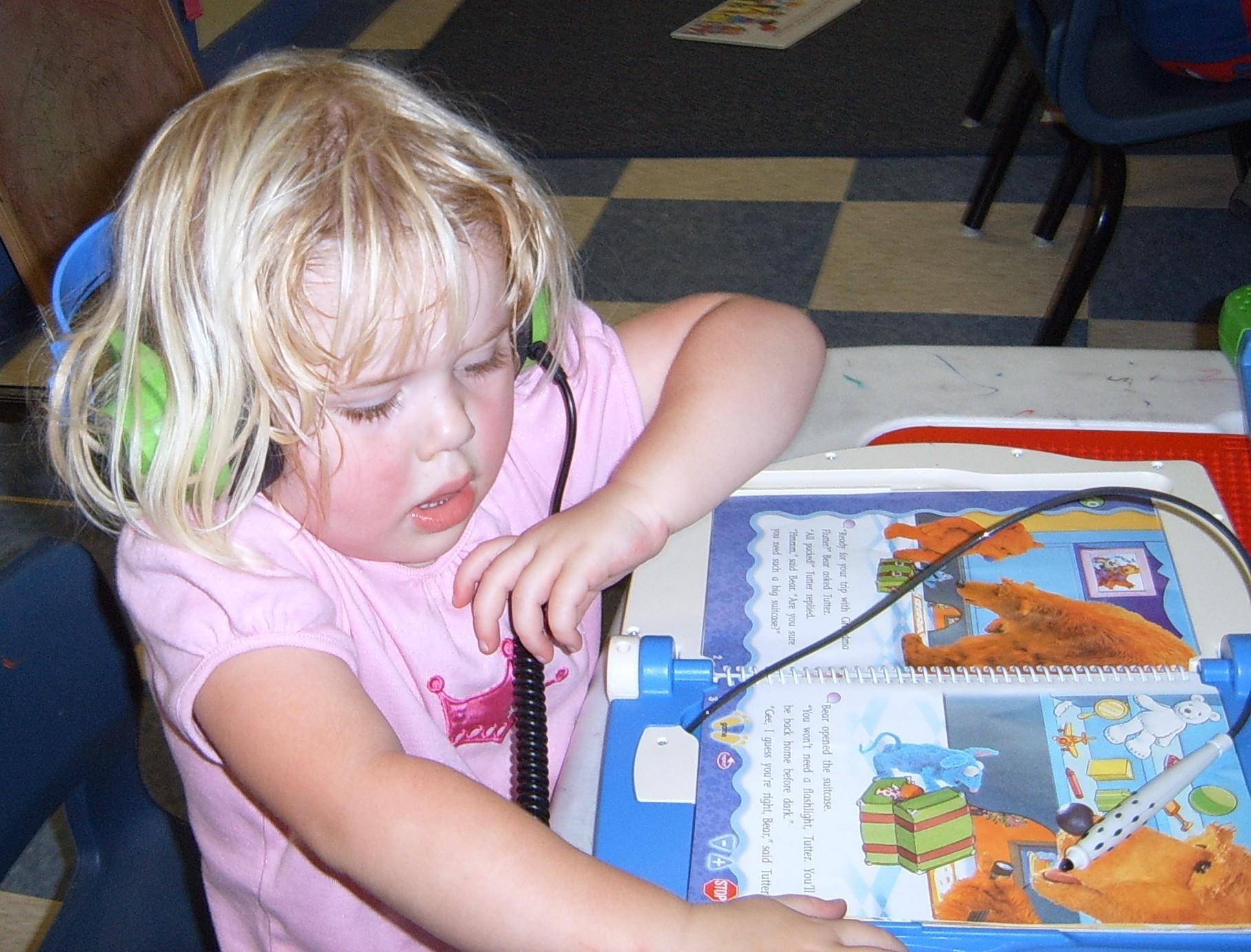 Preschooler reading readiness activity