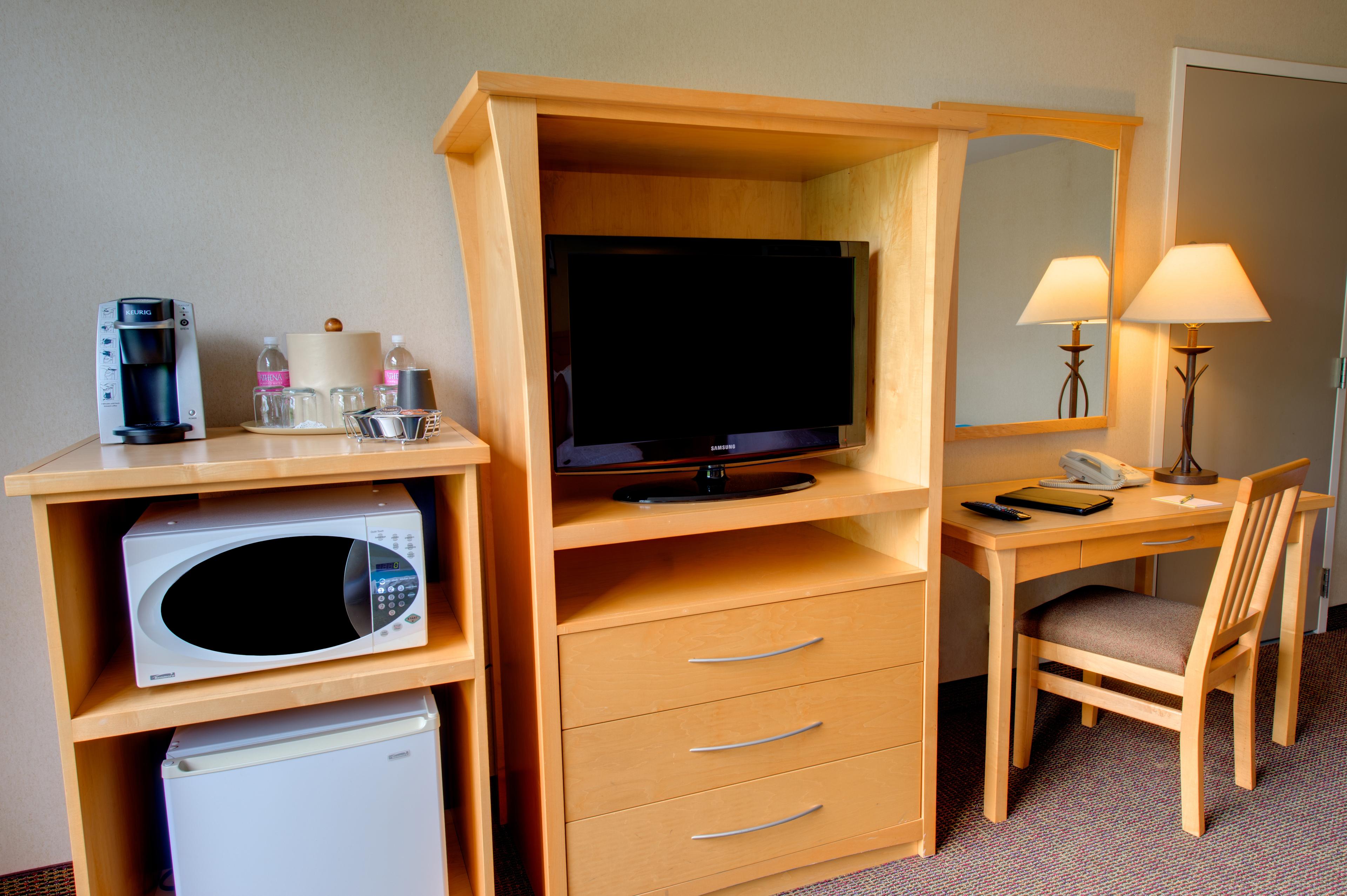 In Room Desk & Flat Panel Televisions at University Inn