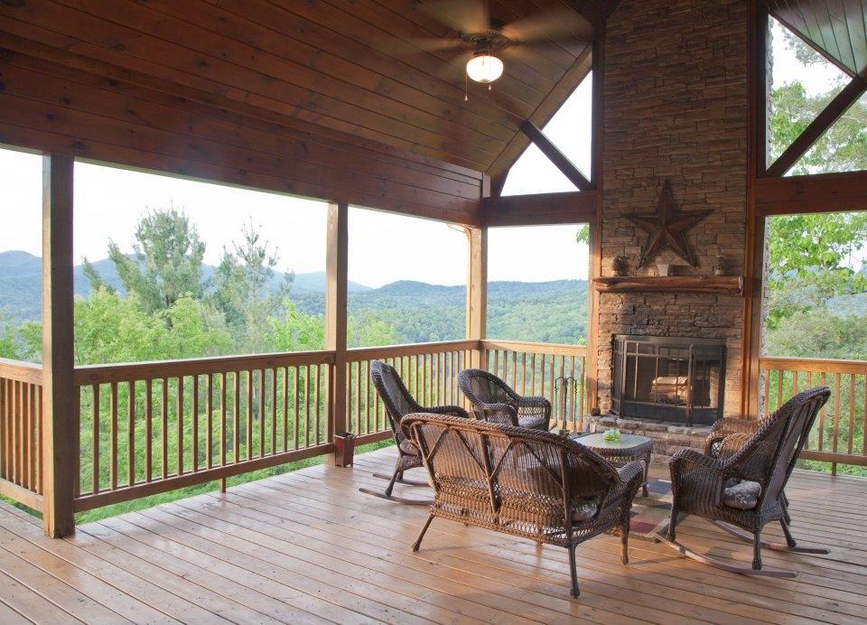 Vacation cabin rental homes with luxury amenities and awesome unobstructed multi-layered mountain views.