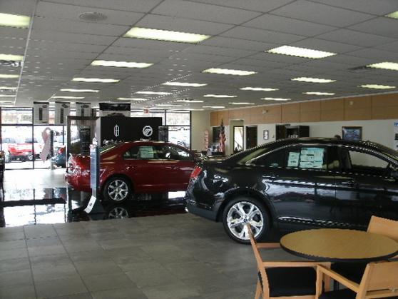 Vic Bailey Ford Lincoln Showroom