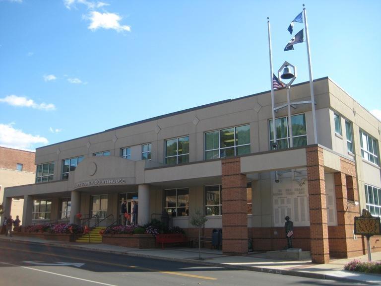 Letcher County Courthouse - Whitesburg, KY