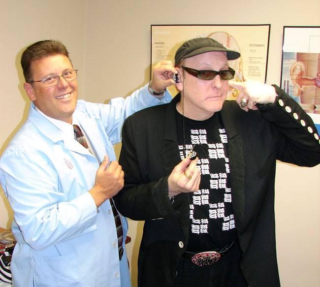 Rick Nielsen receives ear monitors from Professional Hearing