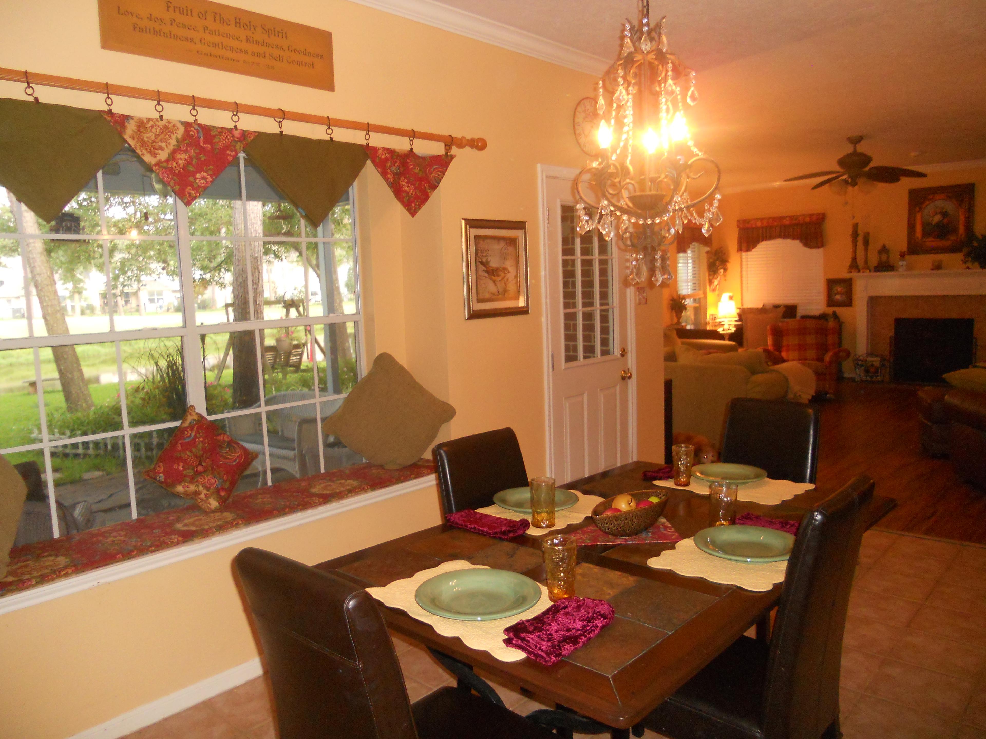 staged breakfast room