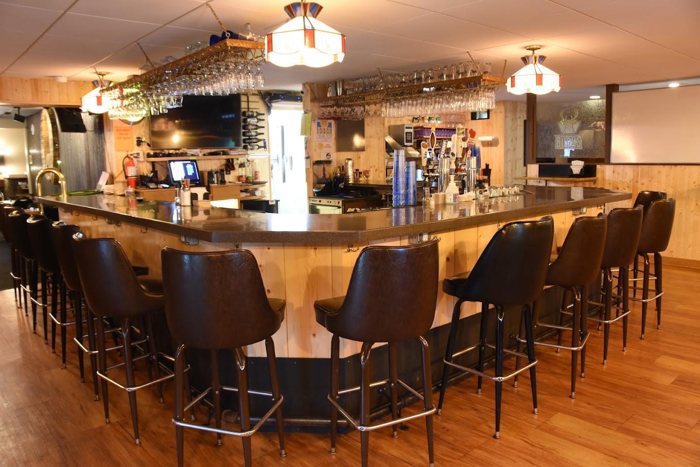 Quindt's Towne Lounge Restaurant & Bar