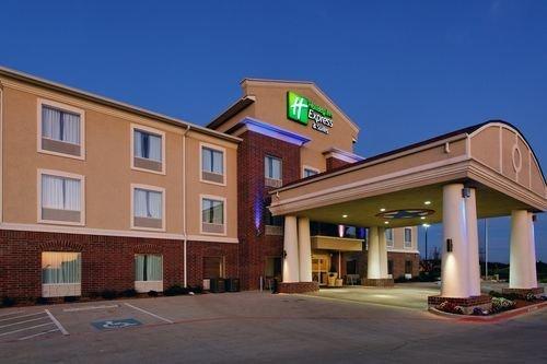 Holiday Inn Express & Suites Cleburne, an IHG Hotel