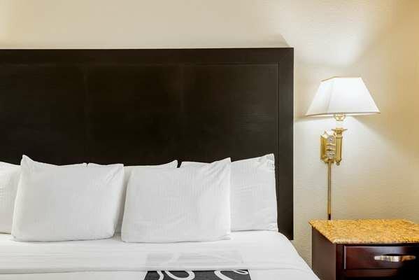 La Quinta Inn & Suites By Wyndham Mt Laurel-Philadelphia