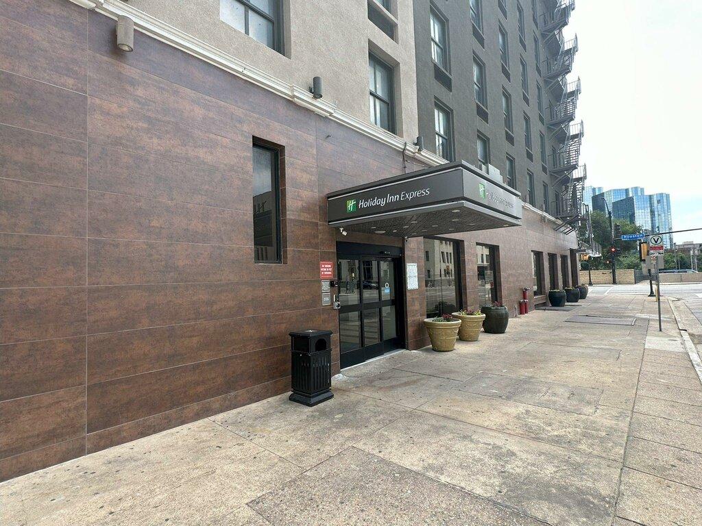 Holiday Inn Express Dallas Downtown, an IHG Hotel