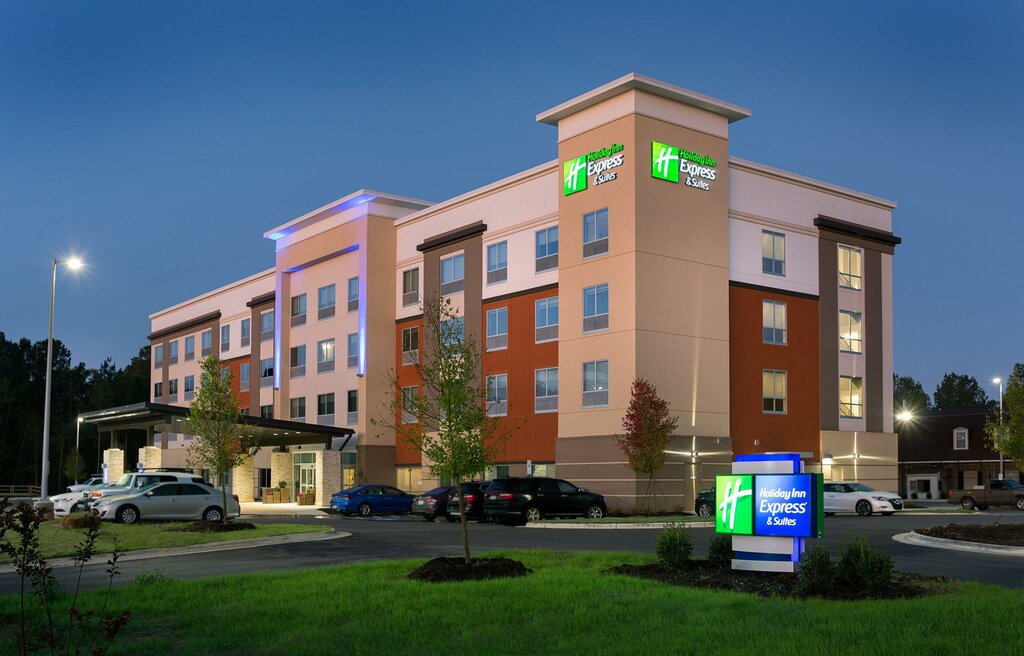 Holiday Inn Express & Suites Fayetteville South, an IHG Hotel