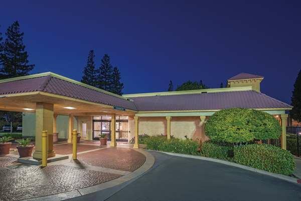 Howard Johnson By Wyndham Sacramento Downtown