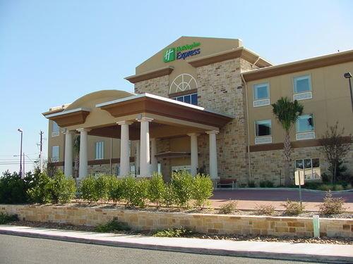 Holiday Inn Express & Suites Fredericksburg