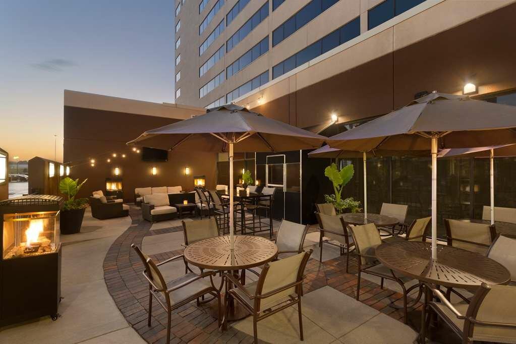 Hilton Chicago/Oak Brook Suites