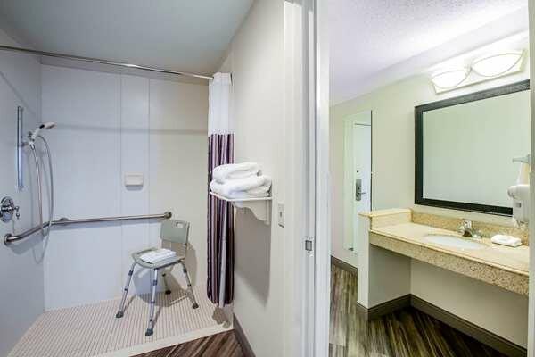 La Quinta Inn & Suites By Wyndham Houston Baytown East