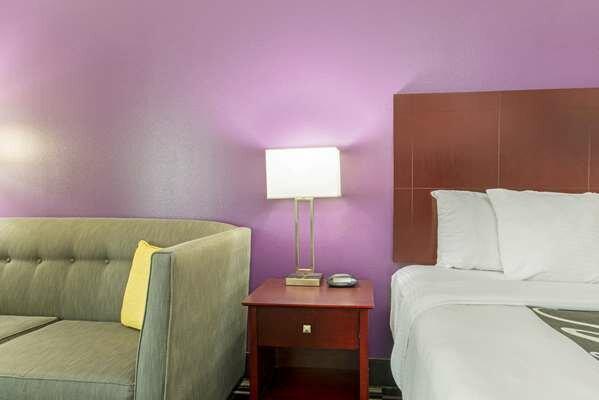 La Quinta Inn & Suites By Wyndham Bridge City