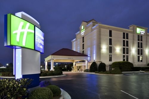 Holiday Inn Express & Suites Wilmington-University Ctr, an IHG Hotel