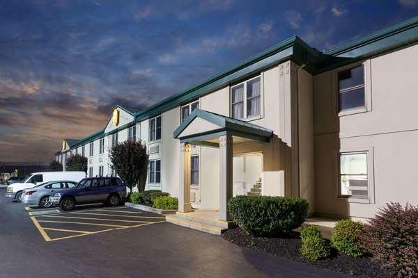 Super 8 By Wyndham Harrisburg Hershey West