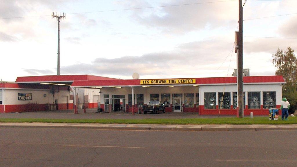 Les Schwab Tire Center