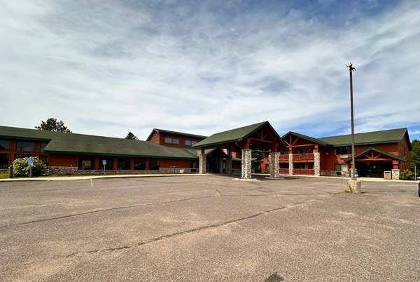 Shell Lake Lodge A Travelodge By Wyndham