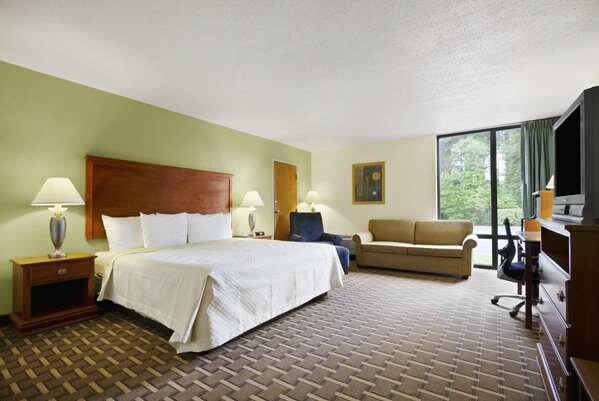 Days Inn By Wyndham Fayetteville-South/I-95 Exit 49