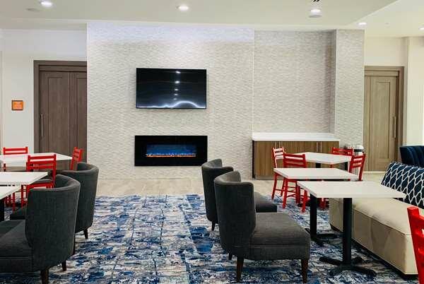 La Quinta Inn and Suites By Wyndham-Red Oak TX Ih-35E