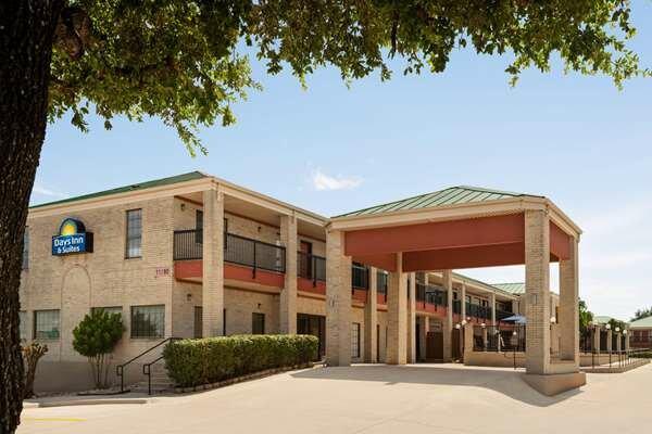 Days Inn By Wyndham San Antonio Near Fiesta Park