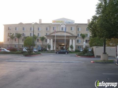 Holiday Inn Express & Suites Fresno (River Park) Hwy 41, an IHG Hotel