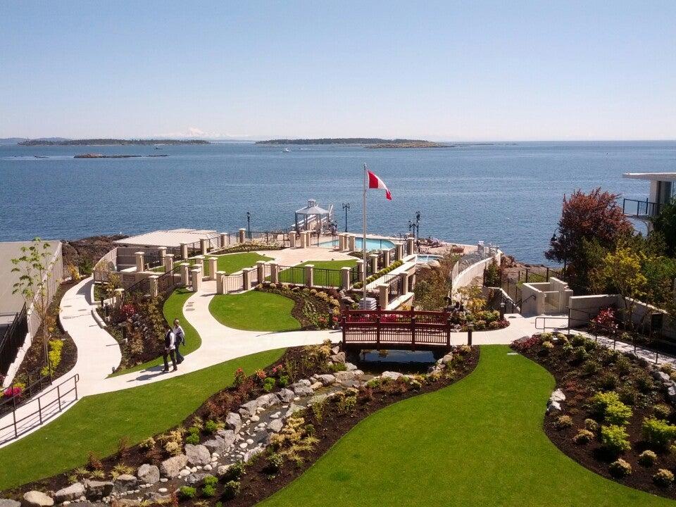 Oak Bay Beach Hotel