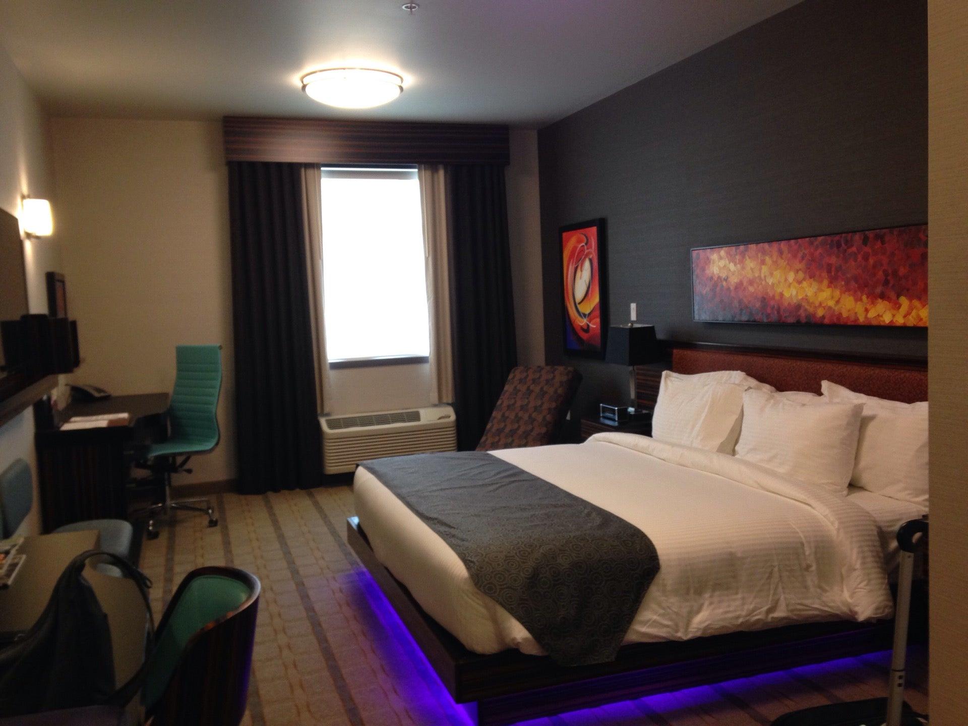 Hotel Clique Calgary Airport