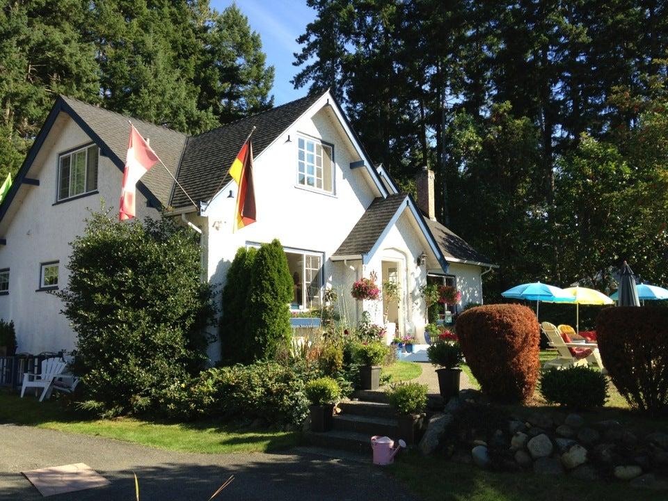 Charm of Qualicum Bed and Breakfast