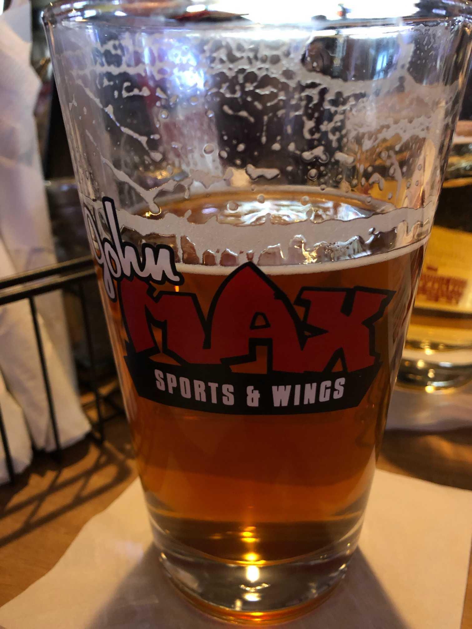 John Max Sports and Wings - Lauzon