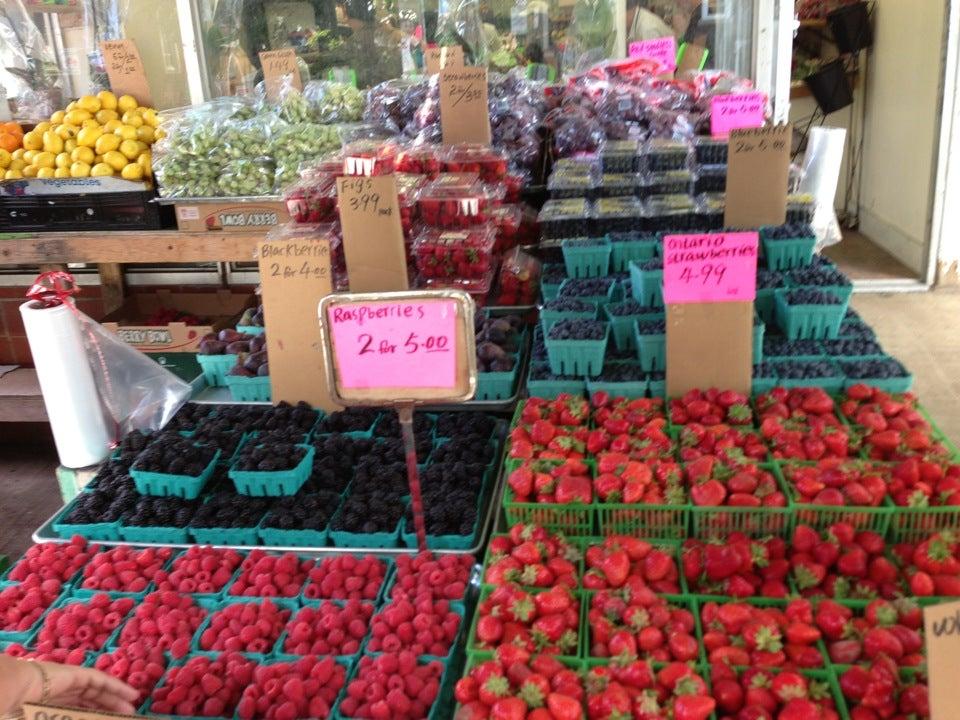 Roncesvalles Fruit Village