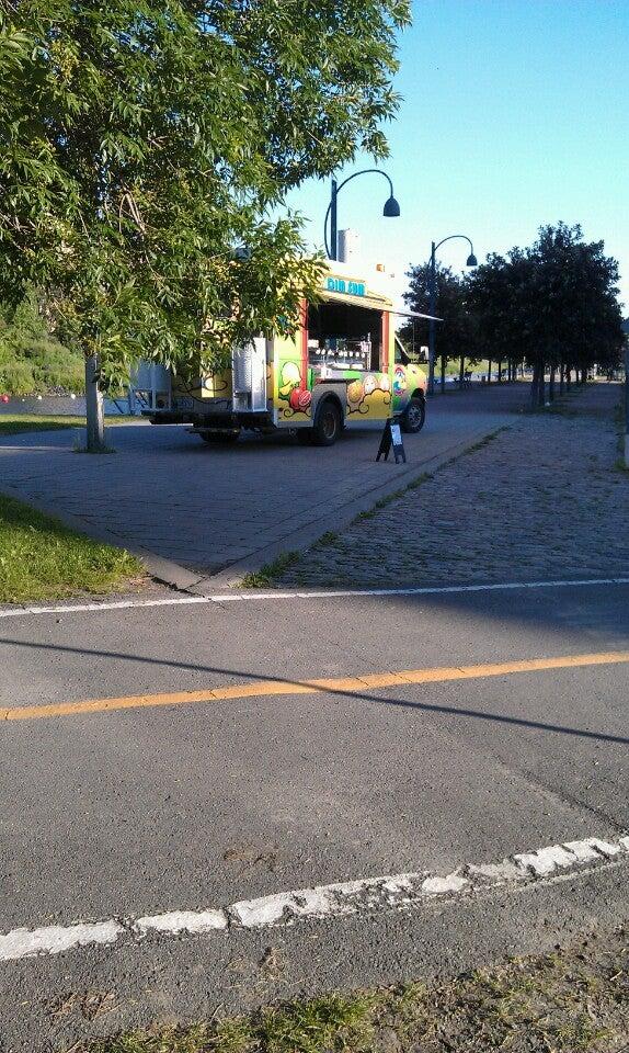 Esplanade du Centenaire, Canal Lachine