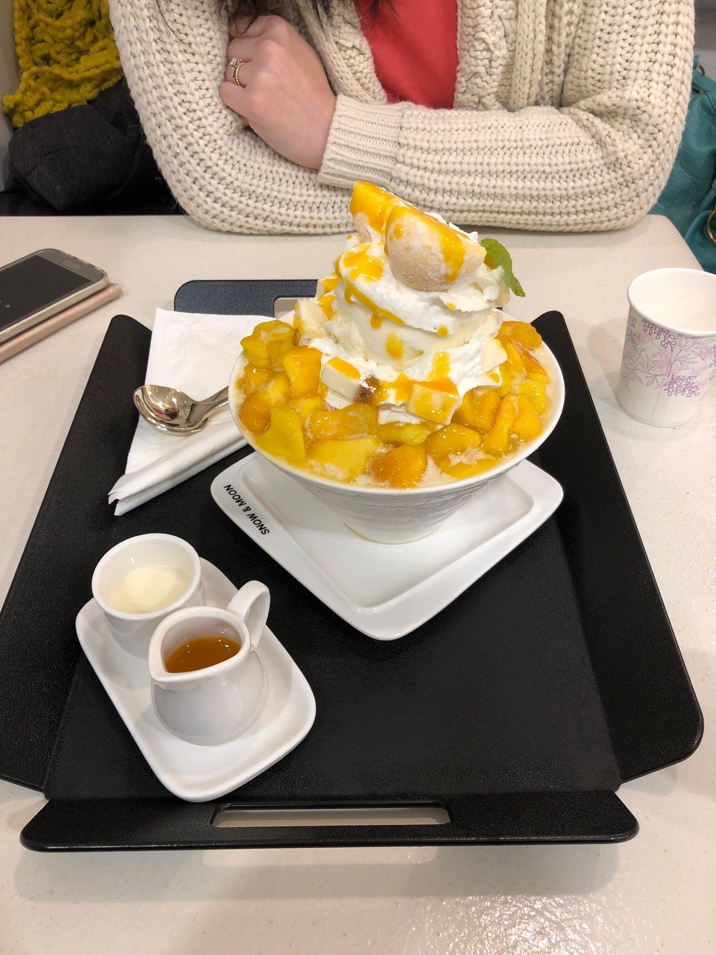 Snow & Moon Dessert Cafe