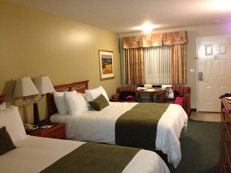 Riverland Inn & Suites