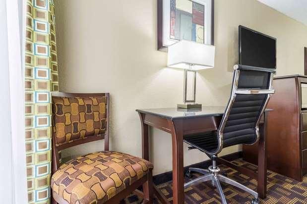 Quality Inn & Suites Arden Hills - Saint Paul North